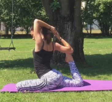 yoga esercizi torso bacino